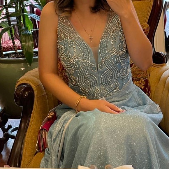Gown size M (6) Juliet Blue shinning dress + Free shawl 💙 - Picture 11 of 12